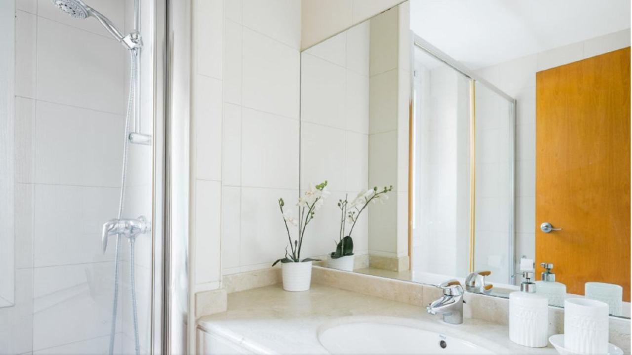 Bonito Duplex Con Piscina En Barcelona&Playa Apartment Tiana Bagian luar foto