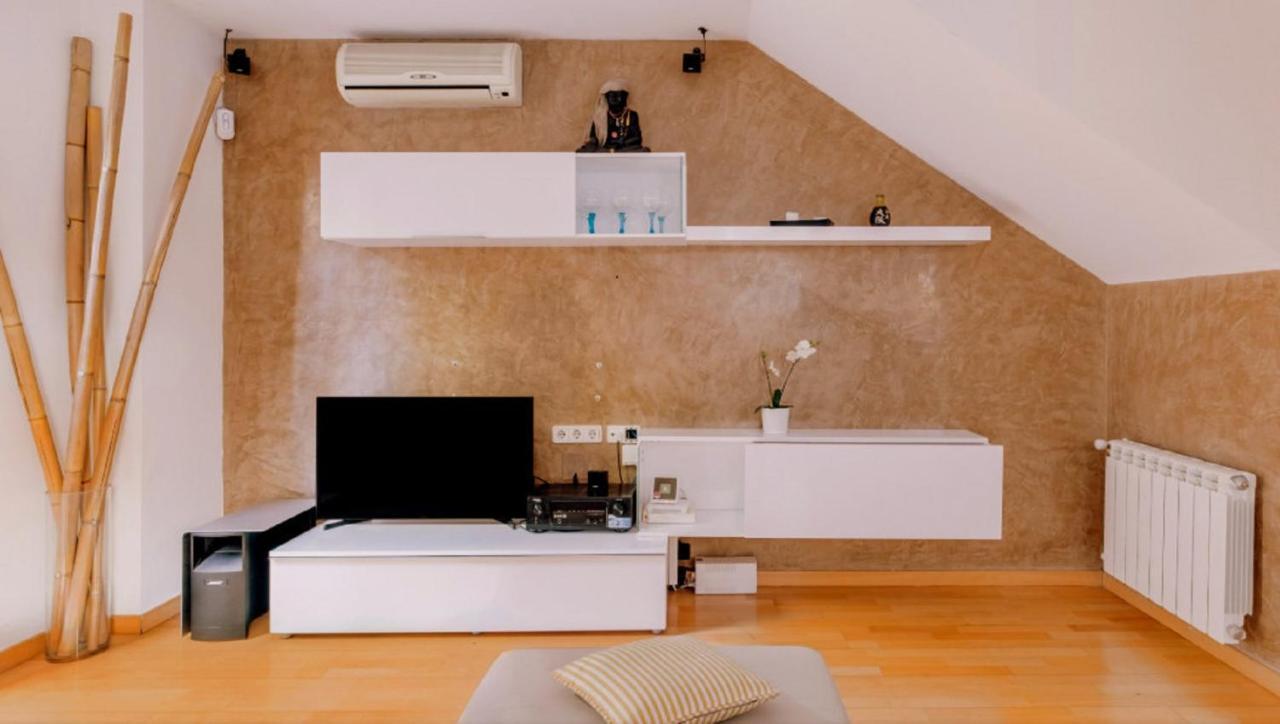 Bonito Duplex Con Piscina En Barcelona&Playa Apartment Tiana Bagian luar foto