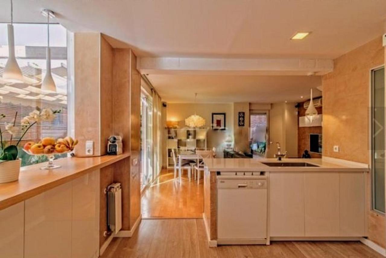 Bonito Duplex Con Piscina En Barcelona&Playa Apartment Tiana Bagian luar foto