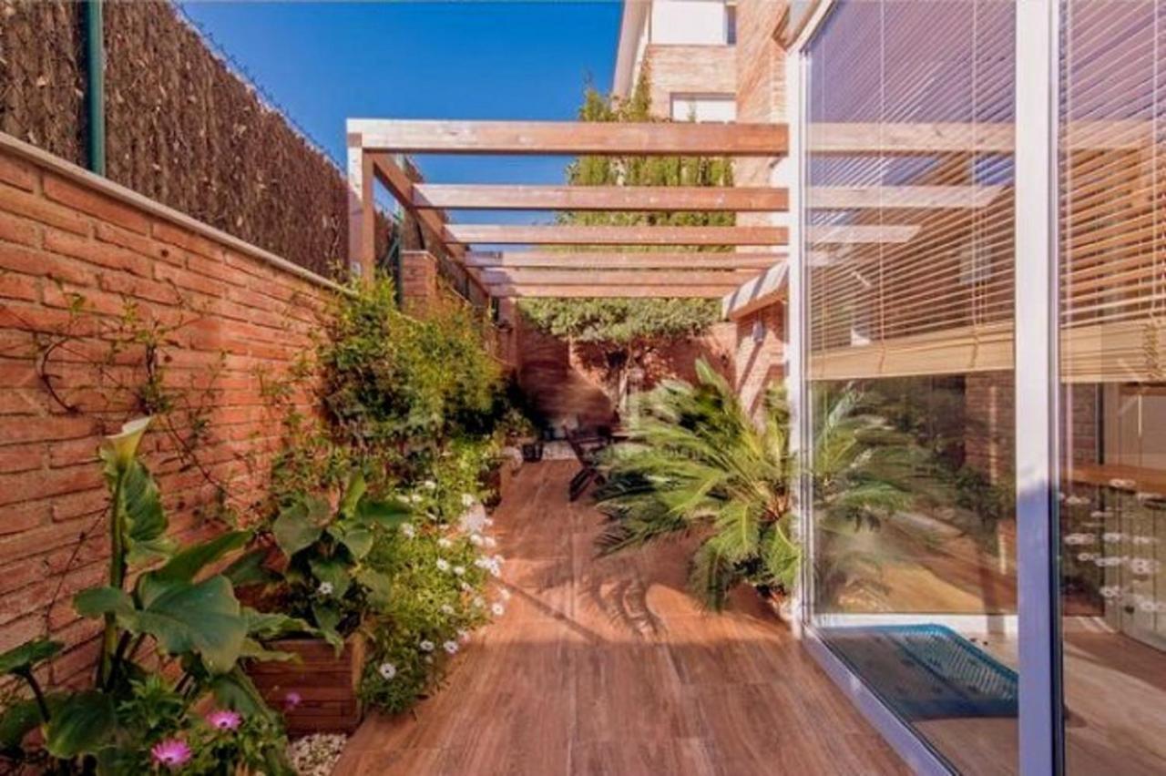 Bonito Duplex Con Piscina En Barcelona&Playa Apartment Tiana Bagian luar foto